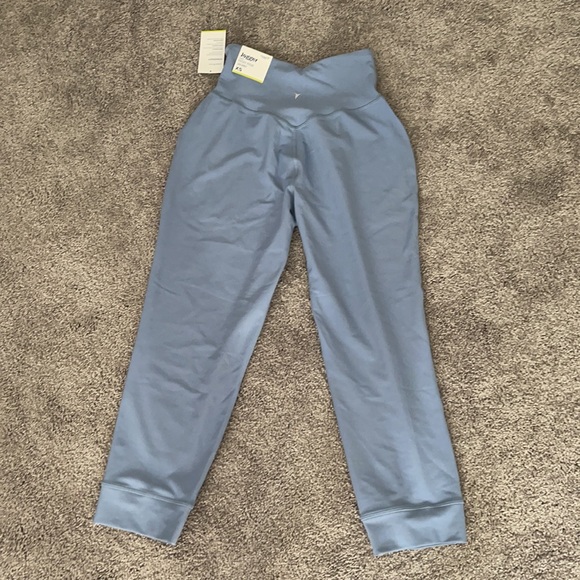 Old Navy Active Powersoft Crop Jogger - Picture 2 of 4